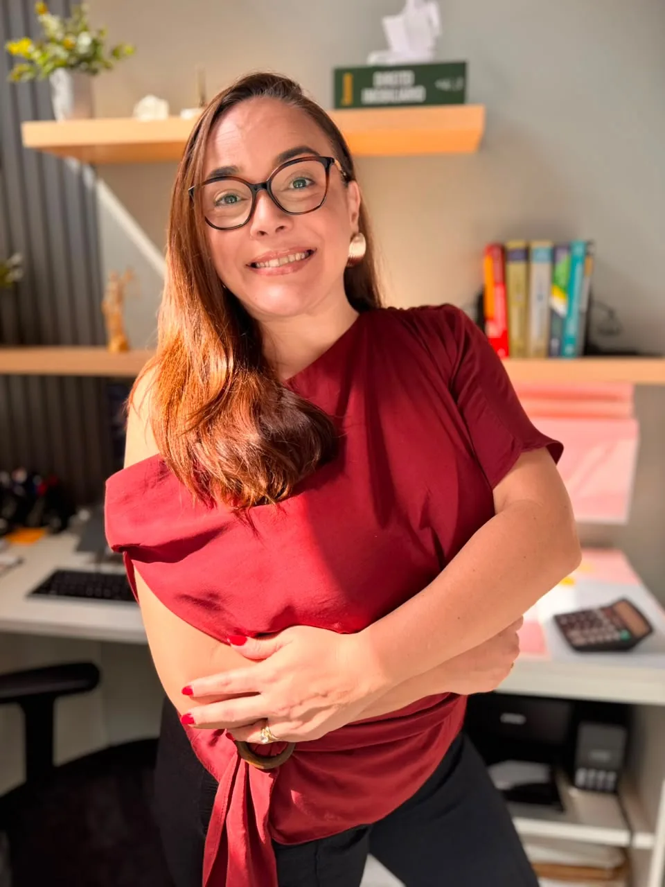 Vanessa Vitoriano no escritório